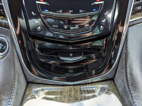 Used 2016 Cadillac Escalade Platinum image 26