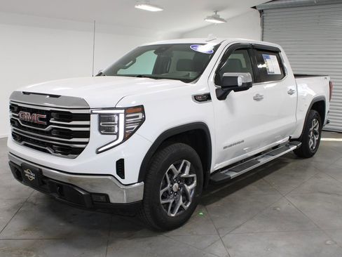 Used 2023 GMC Sierra 1500 SLT image 4