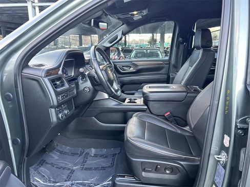 Used 2023 Chevrolet Suburban Premier image 11