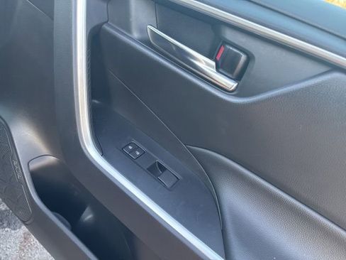 Used 2021 Toyota RAV4 XLE image 10