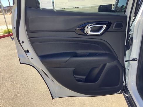 New 2025 Jeep Compass Latitude w/ Sun & Sound Group image 25