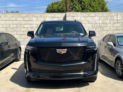 Used 2022 Cadillac Escalade Sport Platinum image 2