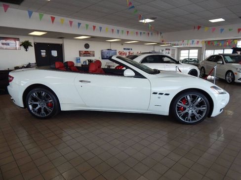 Used 2011 Maserati GranTurismo Convertible RWD image 3