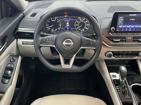 Used 2024 Nissan Altima 2.5 SV FWD image 21