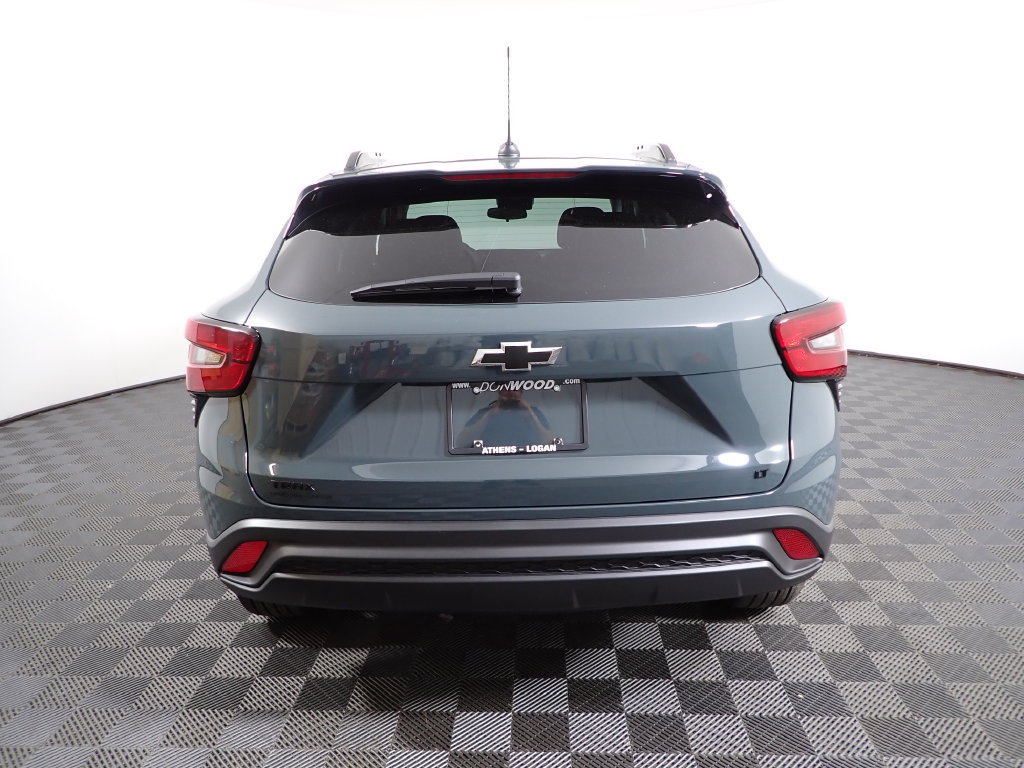 New 2026 Chevrolet Trax LT w/ Midnight Edition FWD image 13
