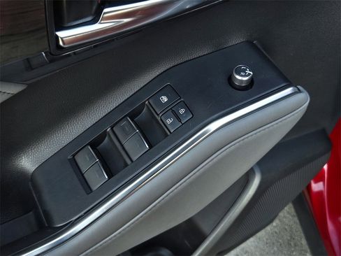 Used 2021 Toyota Highlander Platinum image 11