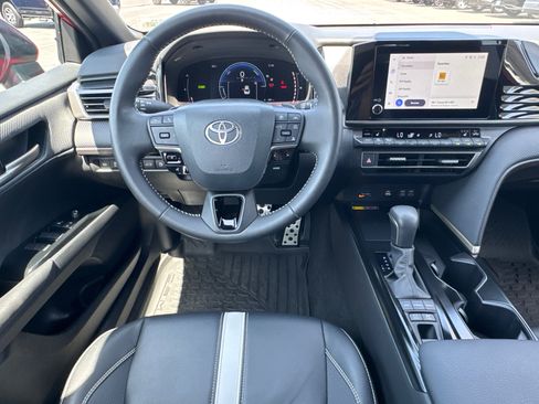 Used 2025 Toyota Camry SE w/ Convenience Package FWD image 22