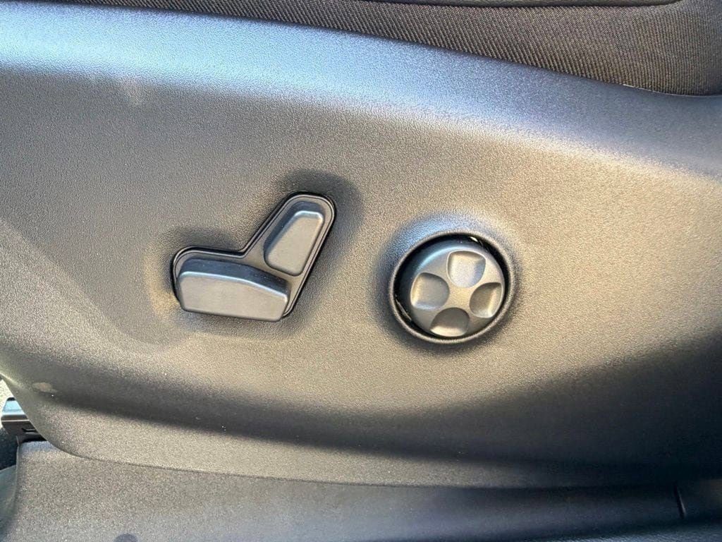 New 2026 Chrysler Pacifica Select FWD image 16