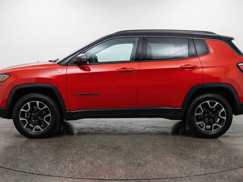 Used 2025 Jeep Compass Trailhawk AWD/4WD image 5
