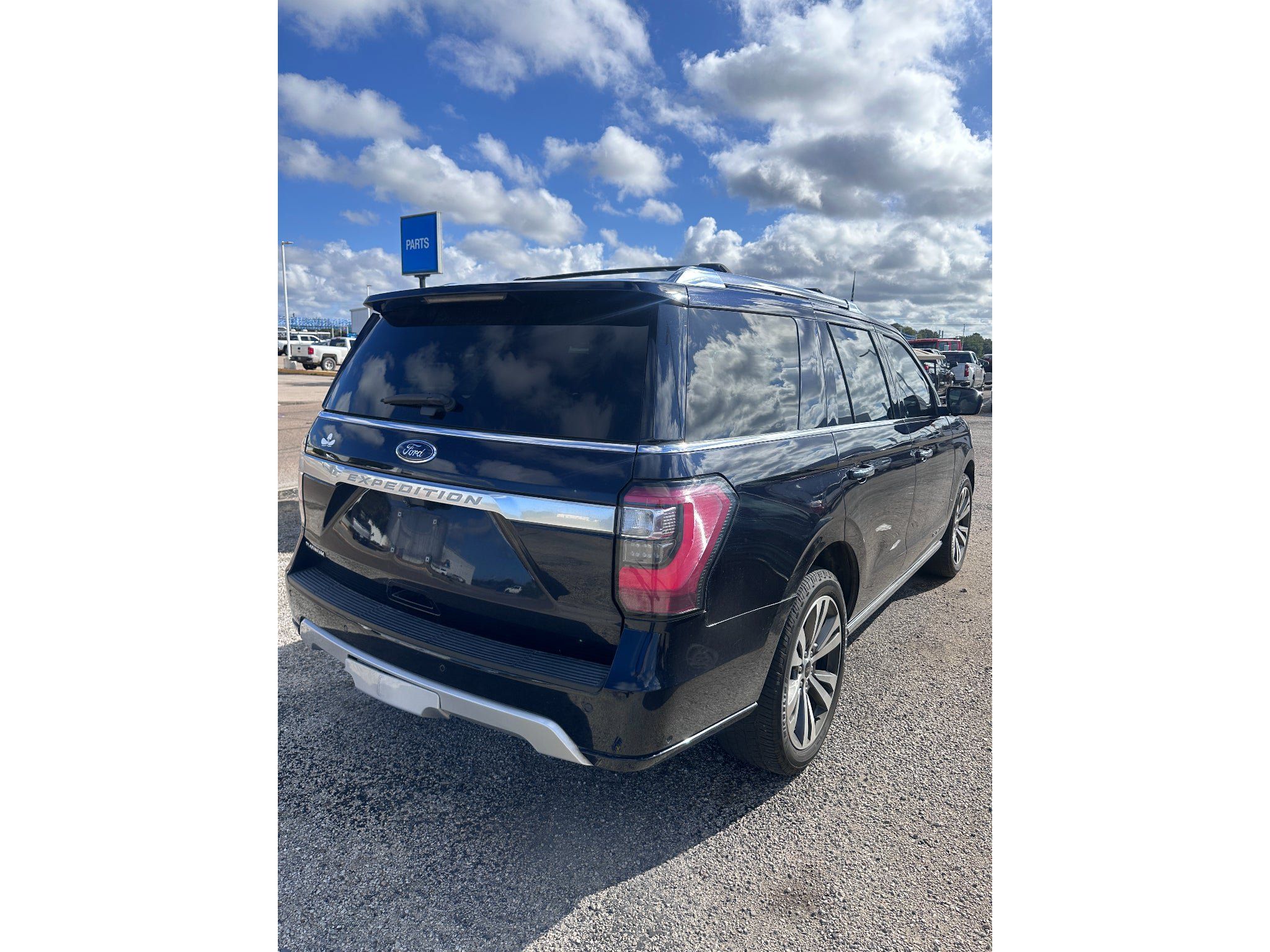 Used 2021 Ford Expedition Platinum RWD image 2