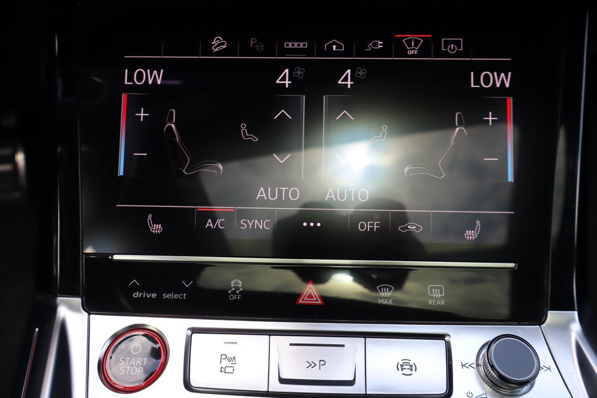 Used 2024 Audi SQ8 e-tron Prestige w/ Prestige Package AWD/4WD image 18