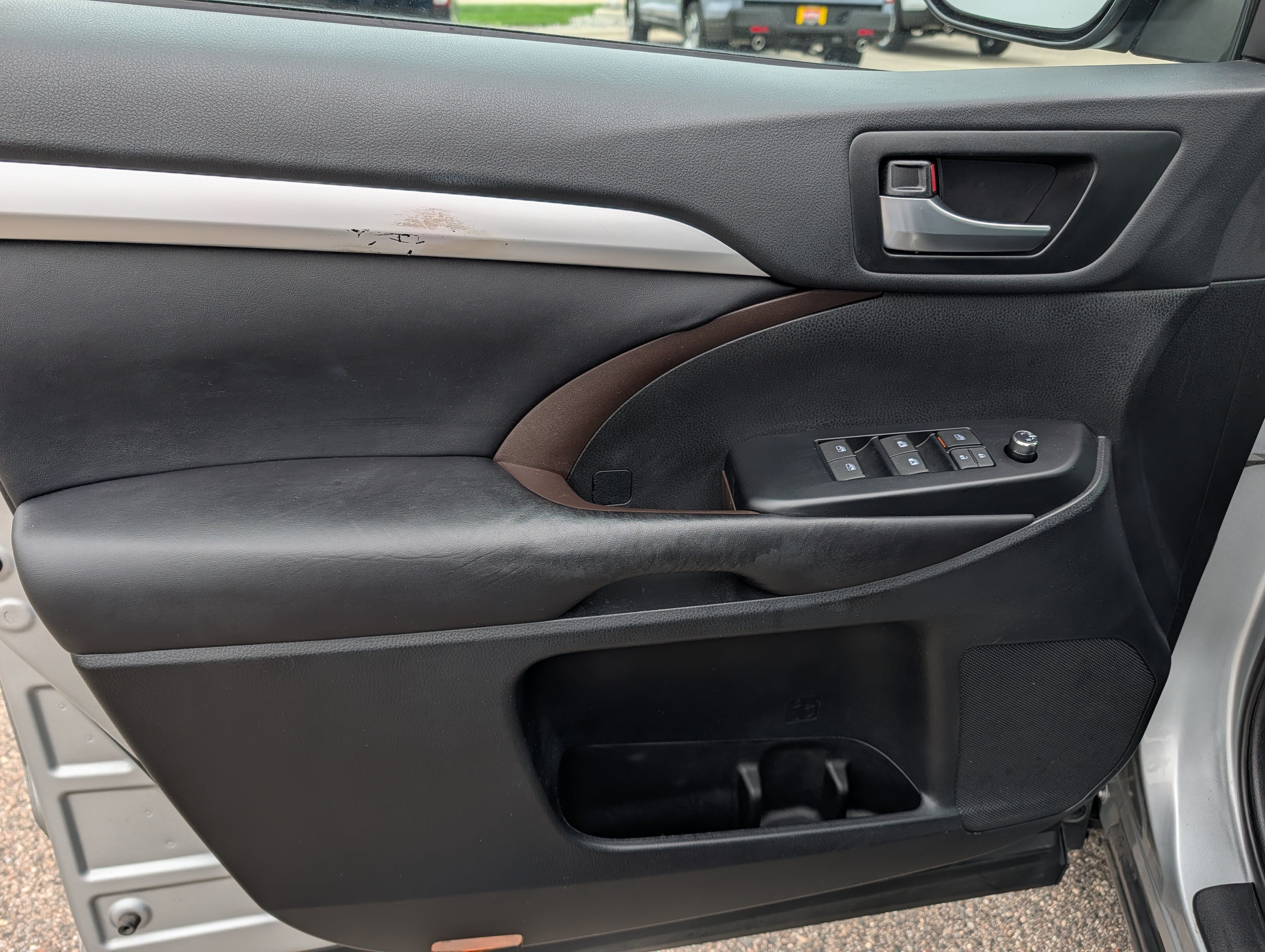 Used 2019 Toyota Highlander XLE AWD/4WD image 24