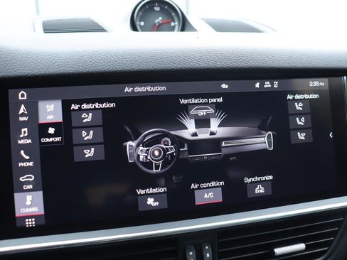 Used 2021 Porsche Cayenne image 32