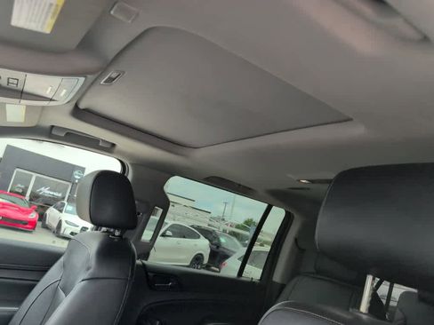 Used 2020 GMC Yukon XL SLT AWD/4WD image 6