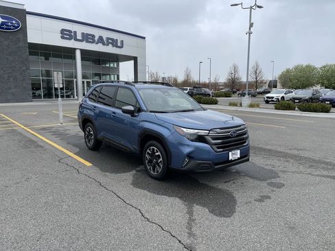 Used 2025 Subaru Forester Premium AWD/4WD image 2