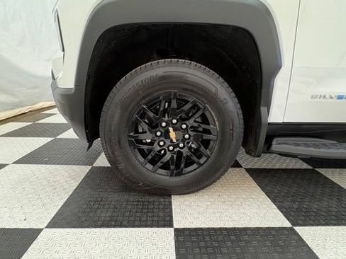 Used 2025 Chevrolet Silverado EV LT AWD/4WD image 12
