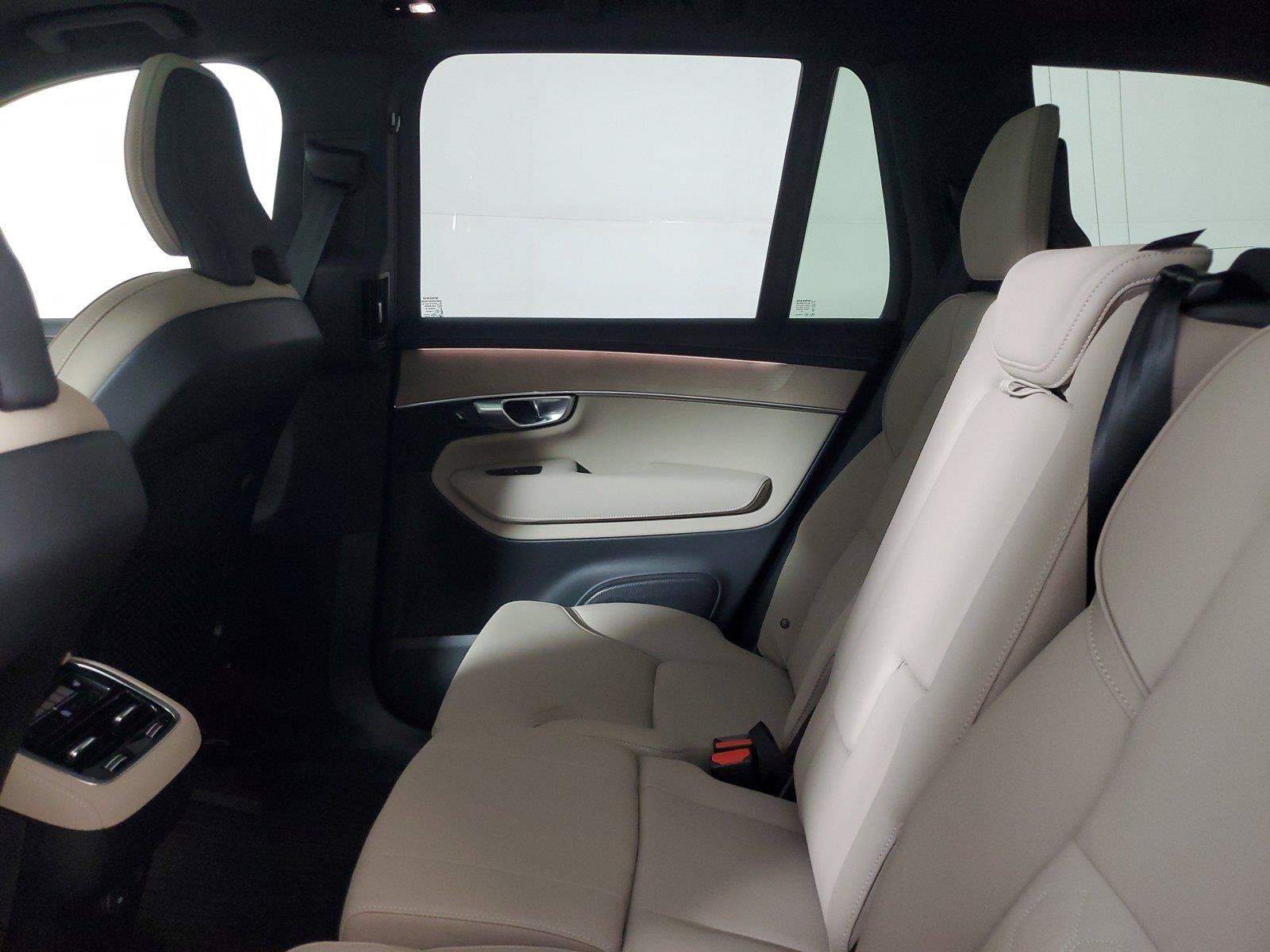 Used 2026 Volvo XC90 B6 Plus w/ Protection Package Premier AWD/4WD image 12