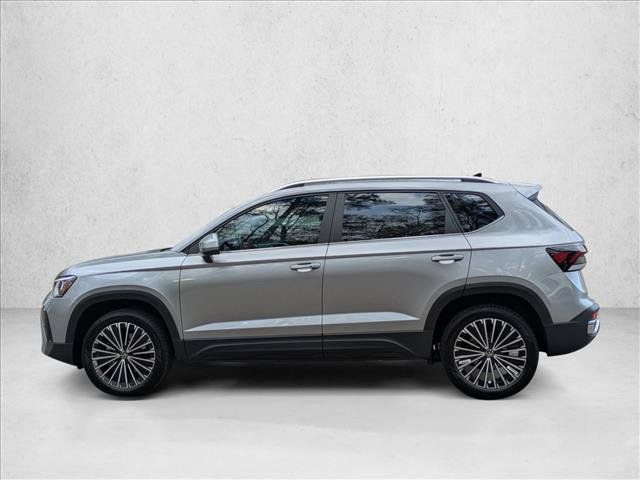 New 2026 Volkswagen Taos SE FWD image 5