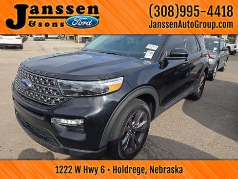 Used 2023 Ford Explorer XLT w/ Equipment Group 202A AWD/4WD image 17