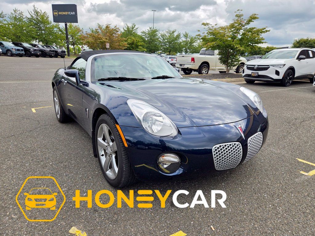 Used 2006 Pontiac Solstice Convertible w/ Premium Package RWD image 1