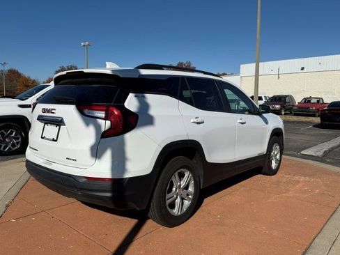 Used 2023 GMC Terrain SLE w/ Driver Convenience Package image 6