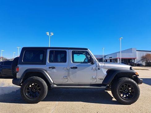Used 2020 Jeep Wrangler Unlimited Sport S image 4