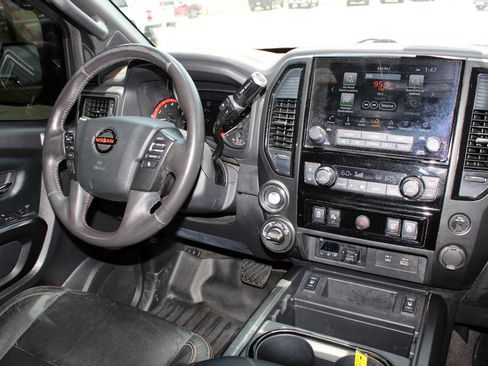 Used 2021 Nissan Titan PRO-4X w/ Pro-4x Convenience Package AWD/4WD image 8
