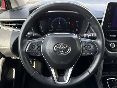 Used 2025 Toyota Corolla Cross XLE FWD image 13