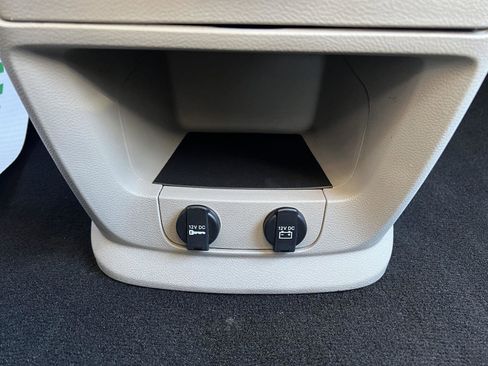 Used 2018 Dodge Grand Caravan SE w/ UConnect Hands-Free Group image 27