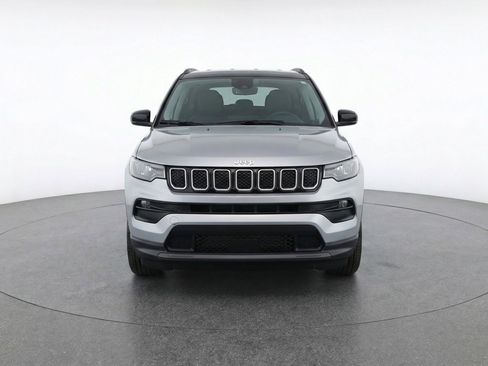 Used 2025 Jeep Compass Limited AWD/4WD image 2