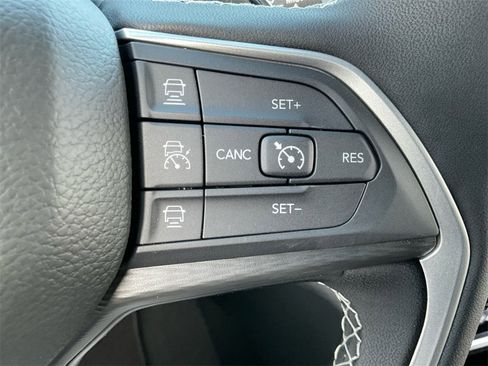 New 2025 Jeep Grand Cherokee Laredo image 32