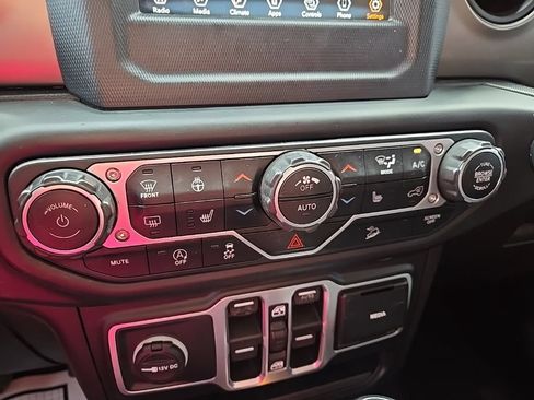 Used 2018 Jeep Wrangler Unlimited Sport S AWD/4WD image 54