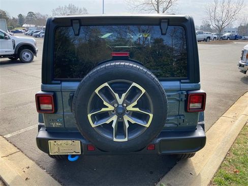 Used 2024 Jeep Wrangler Unlimited image 32