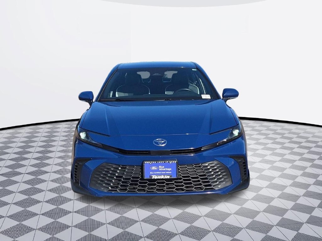 Used 2025 Toyota Camry SE FWD image 9