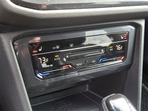 Used 2022 Volkswagen Tiguan SE image 18