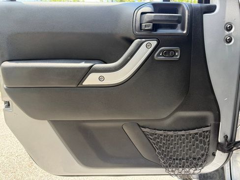 Used 2014 Jeep Wrangler Unlimited Rubicon w/ Dual Top Group AWD/4WD image 40