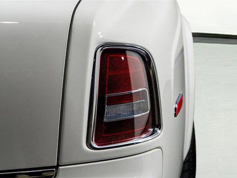 Used 2016 Rolls-Royce Phantom Sedan image 17