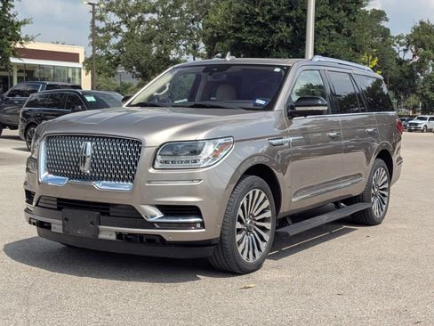 Used 2018 Lincoln Navigator Reserve w/ Technology Package AWD/4WD image 4