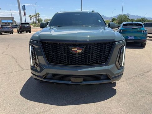 Used 2025 Cadillac Escalade Sport w/ LPO, Floor Liner Package AWD/4WD image 2