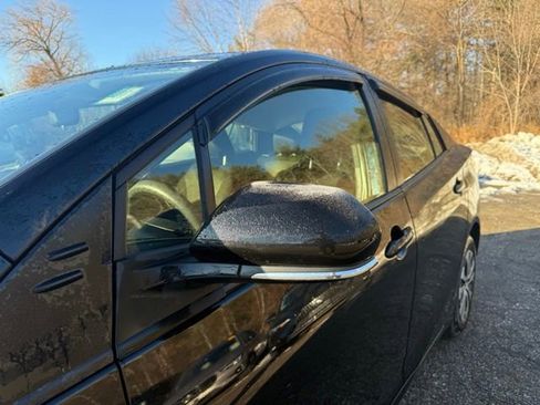 Used 2022 Toyota Prius LE image 10