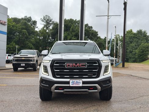 Used 2025 GMC Yukon XL AT4 AWD/4WD image 14