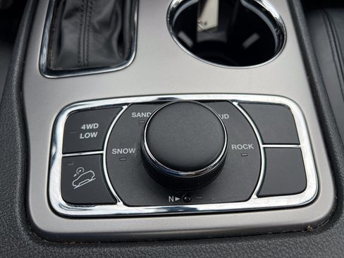 Used 2018 Jeep Grand Cherokee Limited w/ Luxury Group II AWD/4WD image 24