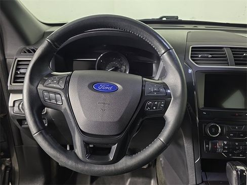 Used 2017 Ford Explorer XLT w/ Equipment Group 202A image 10