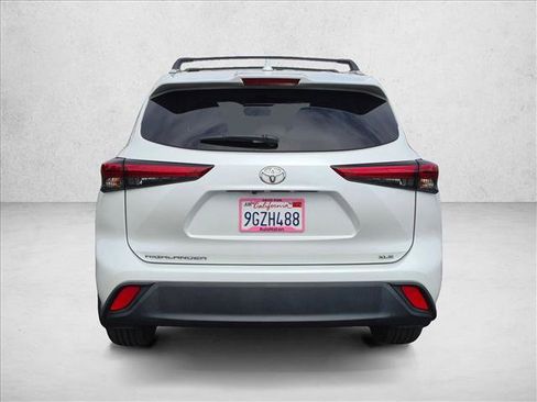 Used 2023 Toyota Highlander XLE FWD image 7