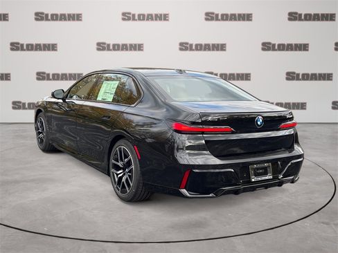 New 2026 BMW 750e xDrive image 3