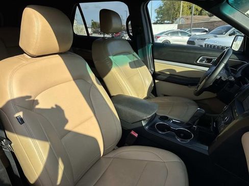 Used 2017 Ford Explorer XLT w/ Equipment Group 201A image 10