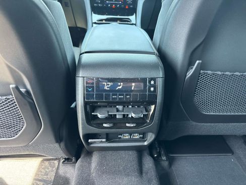 New 2026 Jeep Grand Cherokee L 4WD image 9