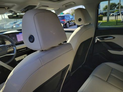 New 2025 Audi Q6 e-tron Premium image 25