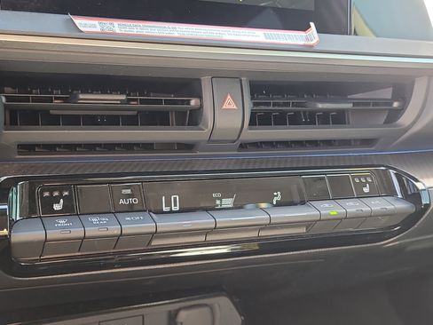 Used 2025 Toyota Prius XLE image 24