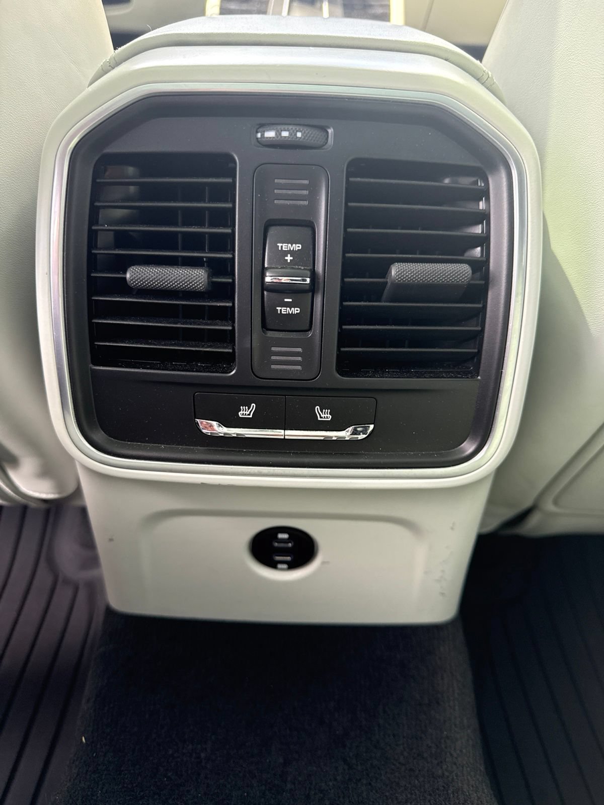 Used 2023 Porsche Macan AWD/4WD image 14